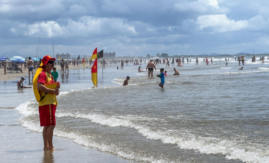 Verão Maior Paraná: bombeiros resgatam mais de 900 pessoas em 40 dias no Litoral