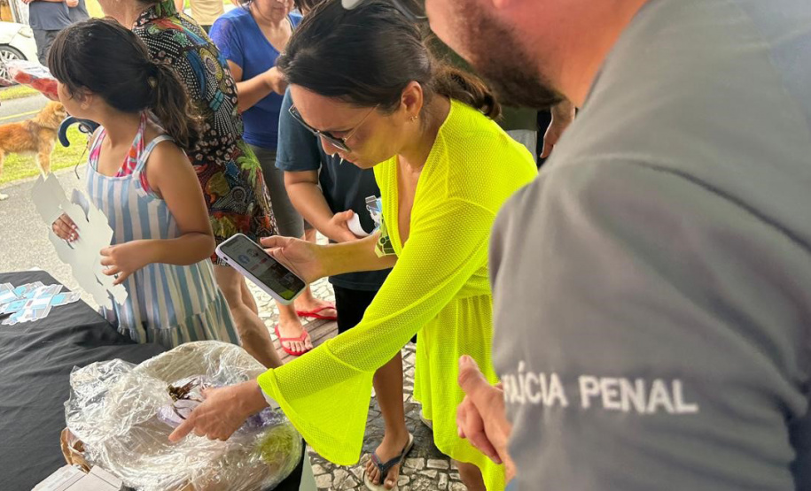 POLICIA PENAL DISTRIBUI BRINDES ARTESANAIS