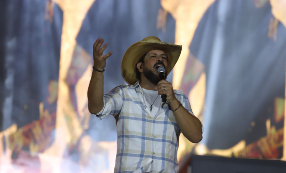 Fernando e Sorocaba em Matinhos