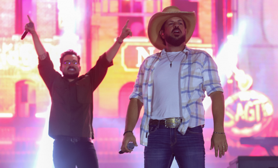 Fernando e Sorocaba em Matinhos no Verao Maior Parana