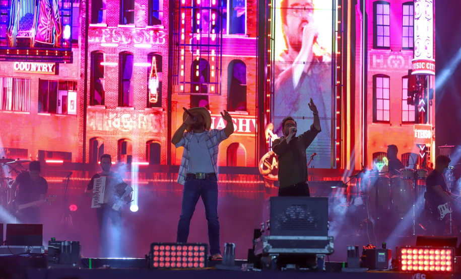 Fernando e Sorocaba em Matinhos no Verao Maior Parana