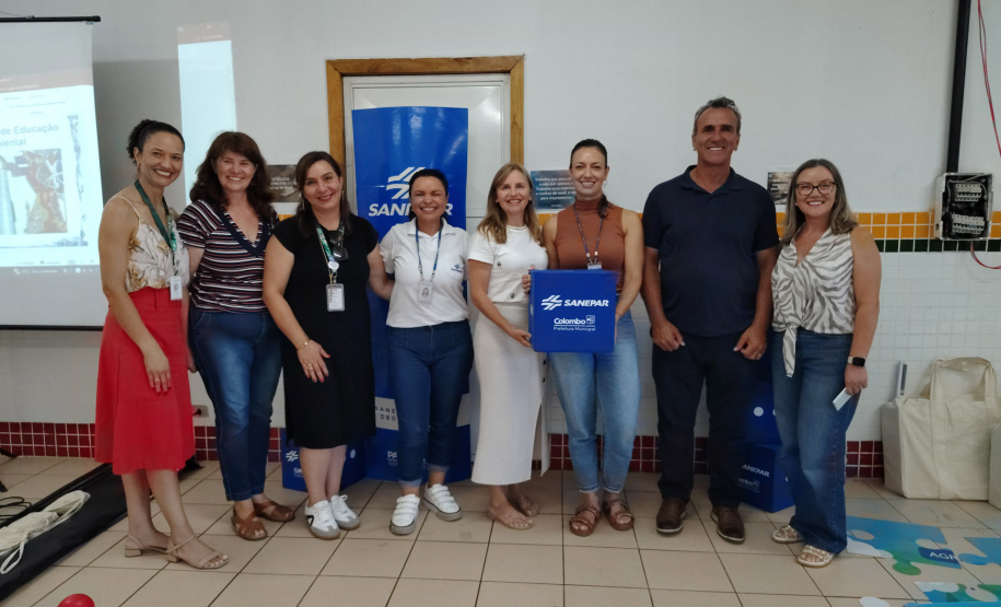 Sanepar entrega materiais de educação ambiental sobre bacias hidrográficas em Colombo