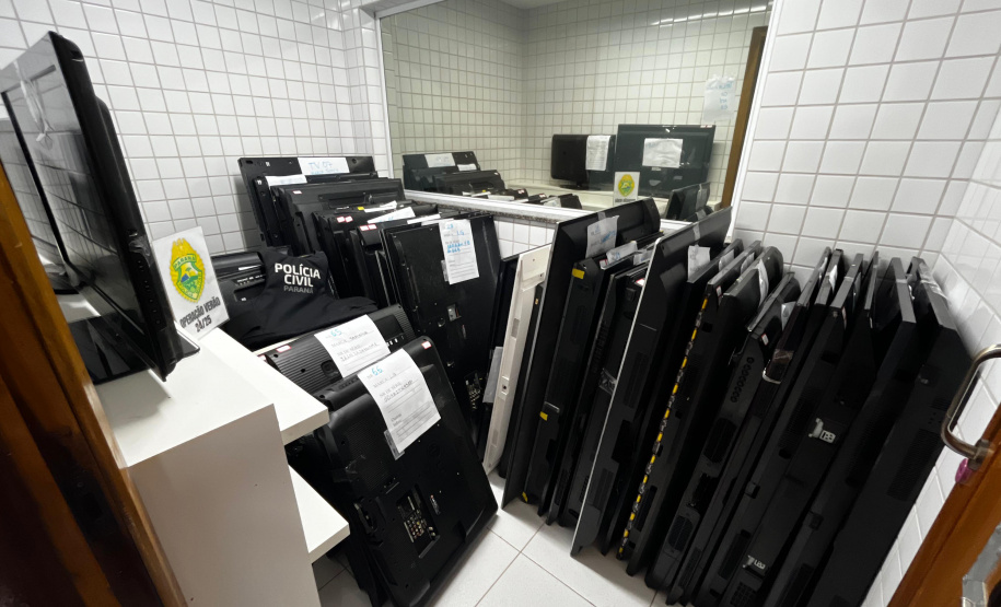 PCPR e PMPR apreendem mais de 100 televisores provenientes de estelionato em Matinhos