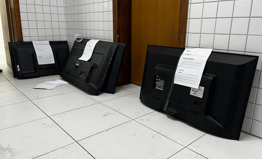 PCPR e PMPR apreendem mais de 100 televisores provenientes de estelionato em Matinhos