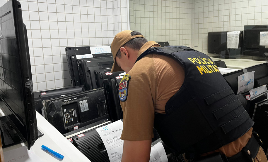 PCPR e PMPR apreendem mais de 100 televisores provenientes de estelionato em Matinhos