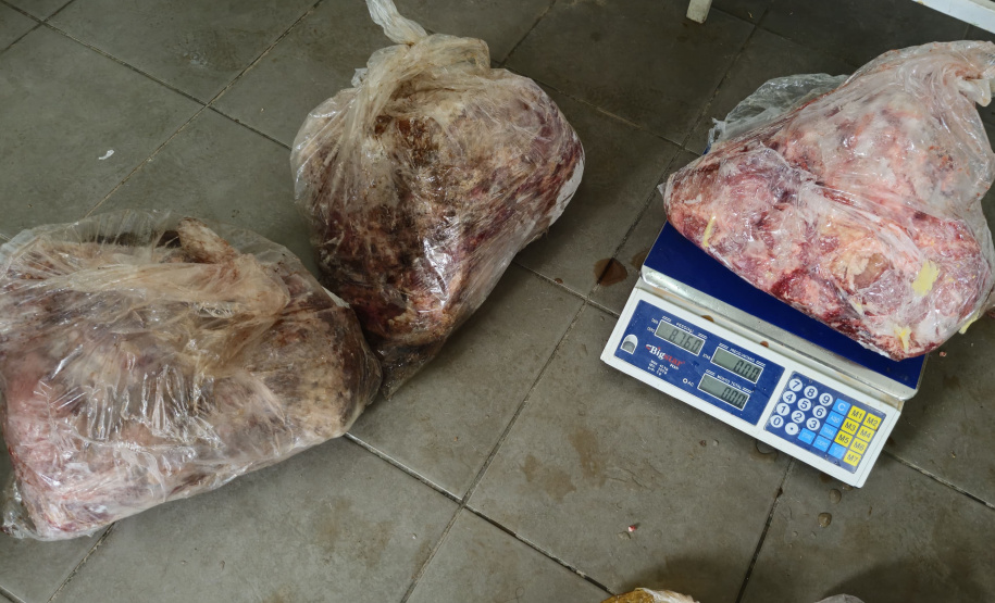 PCPR e Vigilância Sanitária apreendem 161 quilos de carne e prendem responsável em Pontal do Paraná