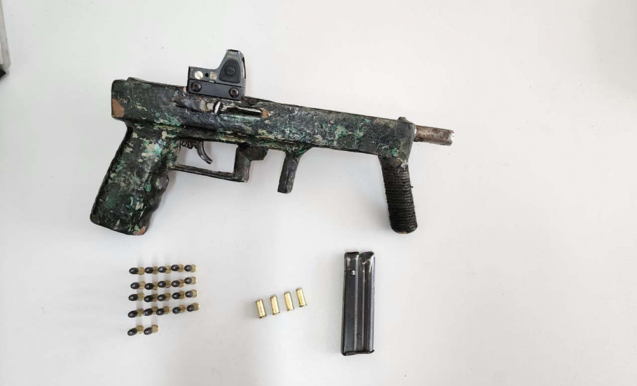 PMPR prende suspeitos de tentativa de homicídio e apreende submetralhadora no Litoral