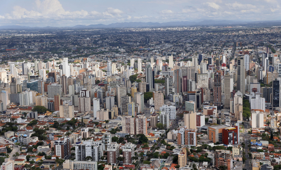 Paraná registra maior elevação da atividade econômica do Sul e Sudeste no último trimestre de 2024