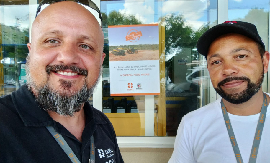 Em ação voluntária, copelianos que atuam na regional Centro Sul, orientaram centenas de pessoas, entre crianças, jovens e adultos, sobre cuidados com a rede elétrica, com palestras e visitas de campo, nas cidades de Rio Azul (foto) e Arapoti