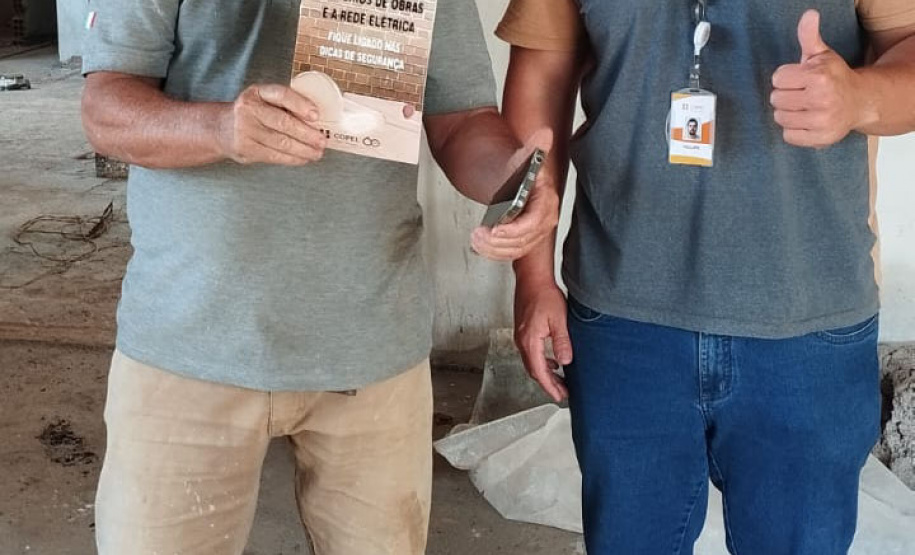 Em ação voluntária, copelianos que atuam na regional Centro Sul, orientaram centenas de pessoas, entre crianças, jovens e adultos, sobre cuidados com a rede elétrica, com palestras e visitas de campo, nas cidades de Rio Azul (foto) e Arapoti