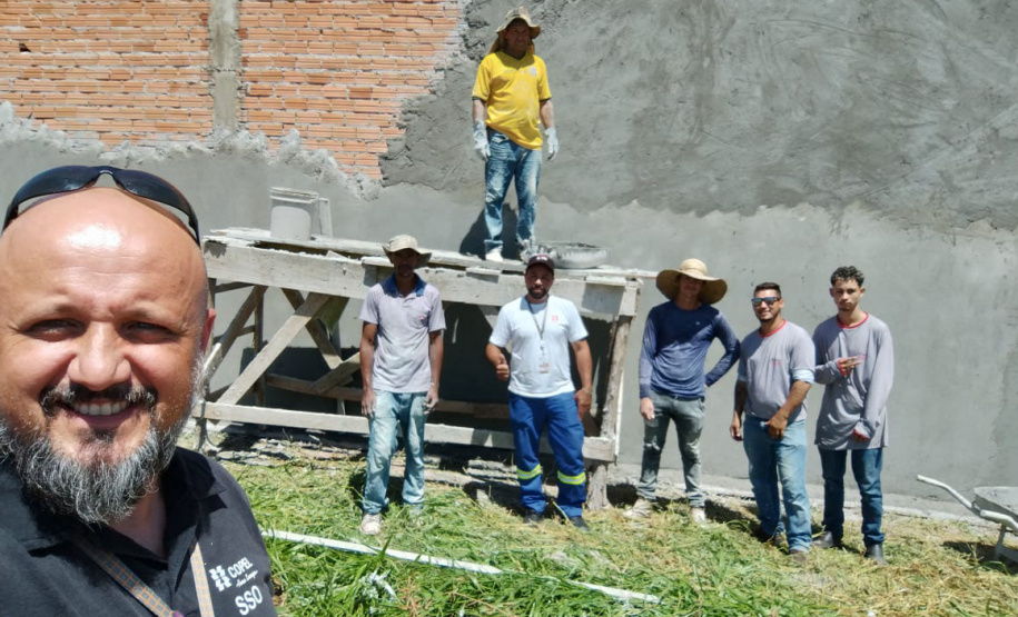 Em ação voluntária, copelianos que atuam na regional Centro Sul, orientaram centenas de pessoas, entre crianças, jovens e adultos, sobre cuidados com a rede elétrica, com palestras e visitas de campo, nas cidades de Rio Azul (foto) e Arapoti