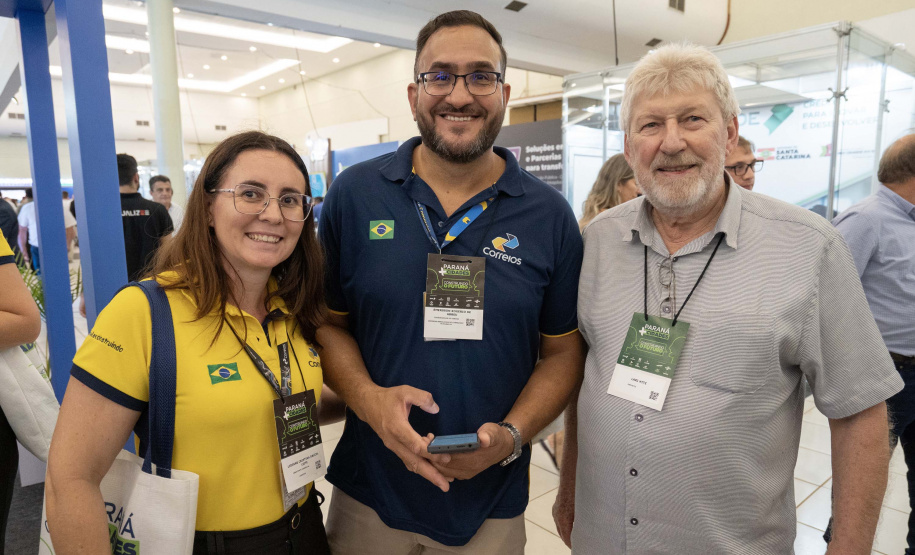 Feira de Serviços do Paraná Mais Cidades orienta gestores para acesso a programas do Estado