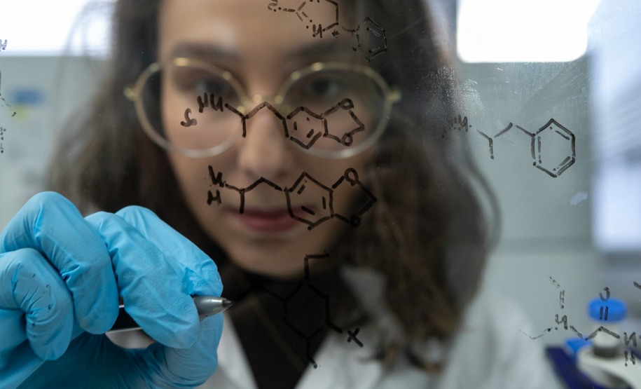 POLÍCIA CIENTÍFICA - COCAÍNA ROSA