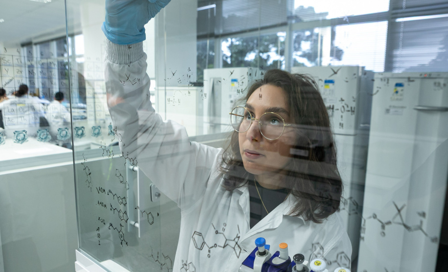 POLÍCIA CIENTÍFICA - COCAÍNA ROSA