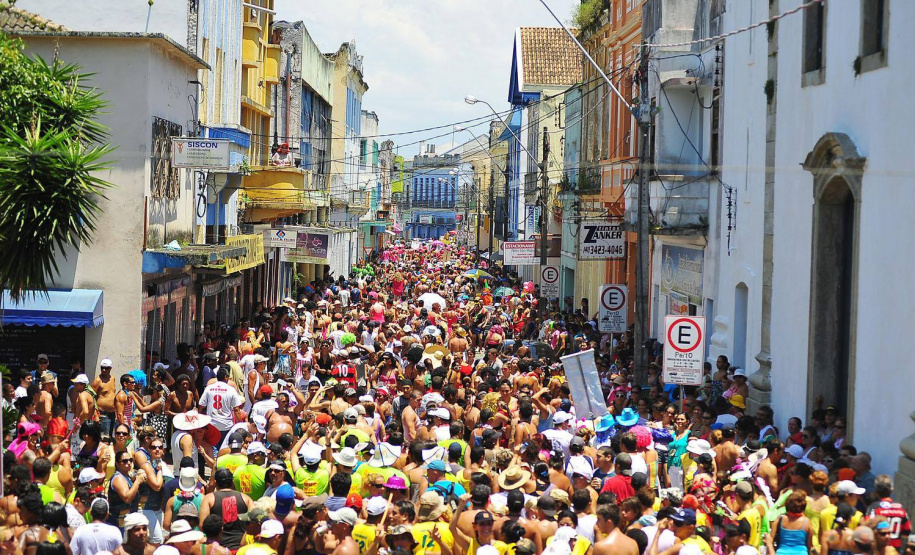 Carnaval, cultura e campeonatos: março começa com feriadão e movimenta o turismo nas regiões paranaenses