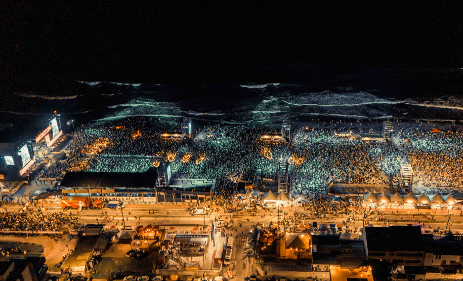 Matinhos, 22 de fevereiro de 2025 - Show da banda Titãs no paldo do Verão Maior Paraná em Caiobá.