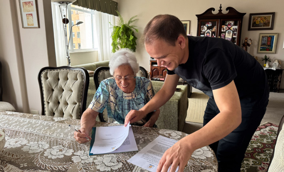 UENP recebe acervo raro de cartas e livros sobre a região Norte do Paraná