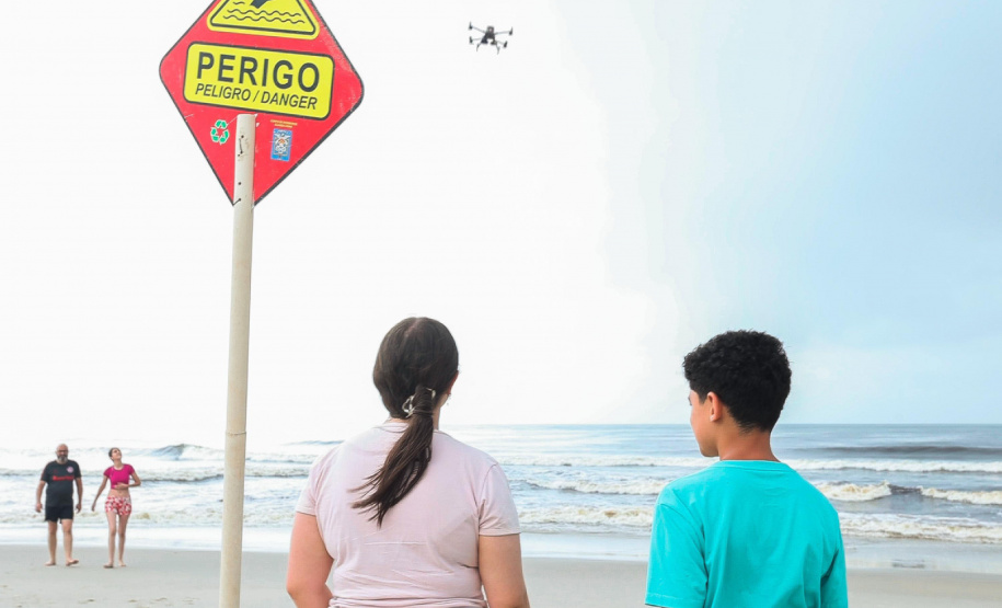 Drones do Corpo de Bombeiros realizam 300 patrulhamentos preventivo s no litoral paranaense