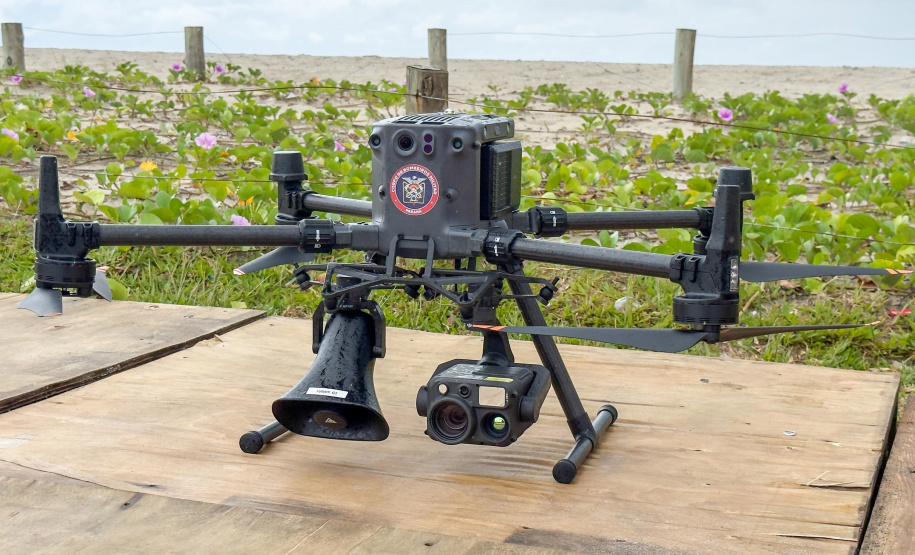Drones do Corpo de Bombeiros realizam 300 patrulhamentos preventivo s no litoral paranaense