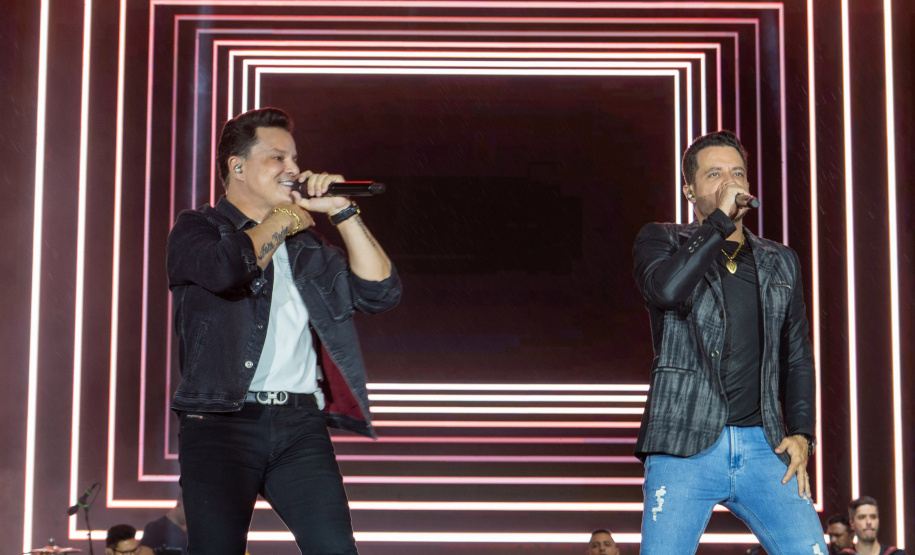 SHOW JOÃO NETO E FREDERICO