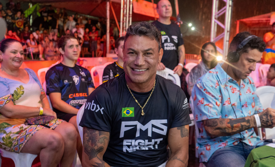 Evento nacional de boxe e MMA à beira-mar reúne milhares de espectadores