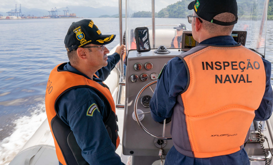 Fiscalização marítima é realizada nos portos paranaenses