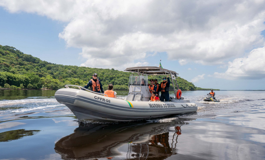 Fiscalização marítima é realizada nos portos paranaenses