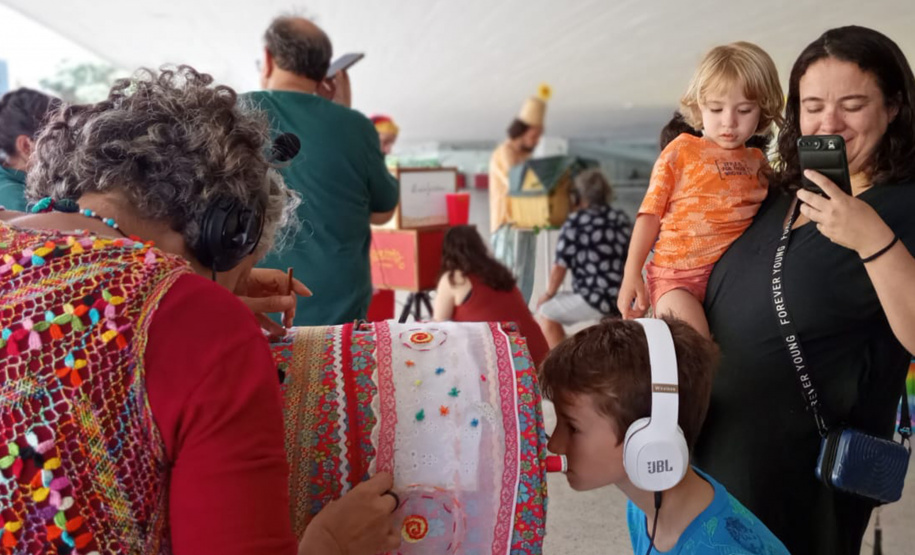 Festival de Bonecos encanta público na abertura e segue com programação variada