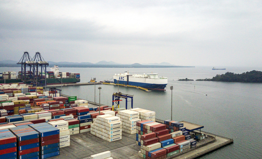Porto de Paranaguá amplia capacidade de movimentação de contêineres com novo calado