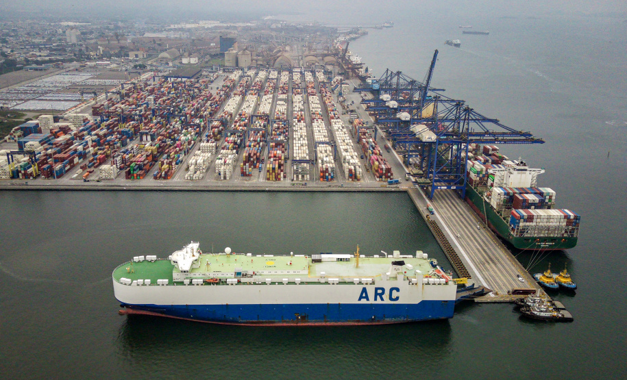 Porto de Paranaguá amplia capacidade de movimentação de contêineres com novo calado