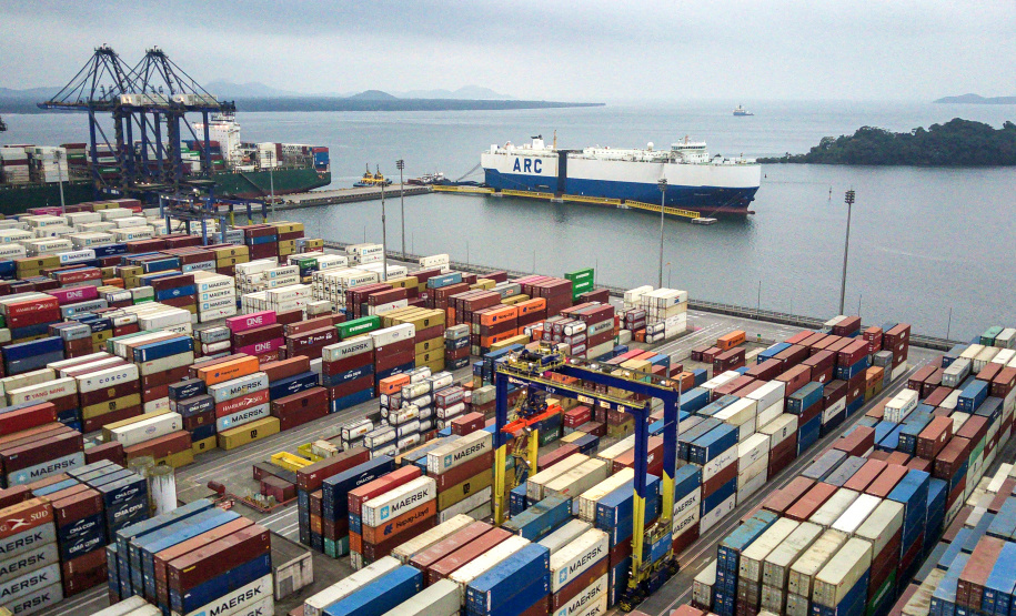 Porto de Paranaguá amplia capacidade de movimentação de contêineres com novo calado