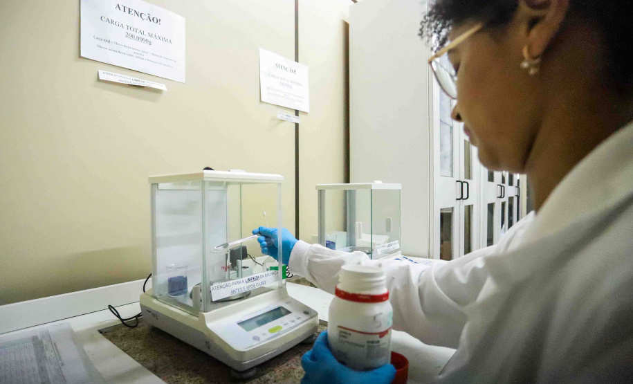 Composto por três laboratórios, a estrutura do IAT faz análises regulares de amostras de água, solo, sedimentos e peixes para a identificação de contaminantes e poluentes