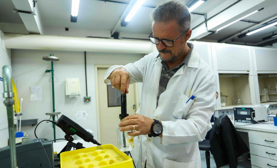 Composto por três laboratórios, a estrutura do IAT faz análises regulares de amostras de água, solo, sedimentos e peixes para a identificação de contaminantes e poluentes