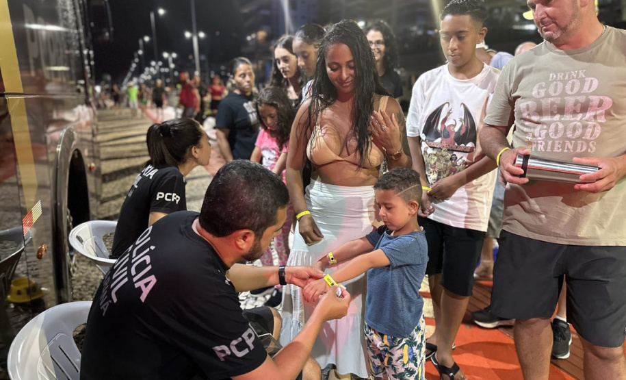 Delegacia Móvel da PCPR é ponto de referência em segurança para o público nos eventos do Verão Maior Paraná