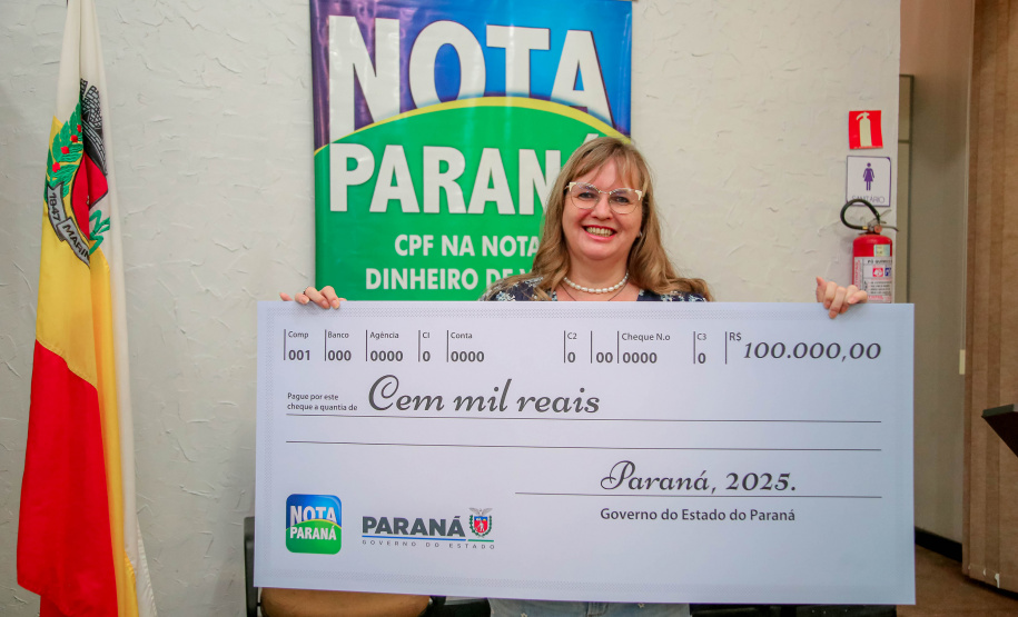 10 anos de CPF na nota: moradora de Londrina recebe prêmio de R$ 1 milhão no Nota Paraná