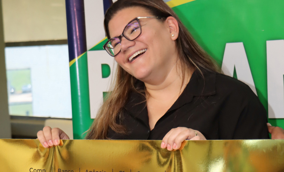 10 anos de CPF na nota: moradora de Londrina recebe prêmio de R$ 1 milhão no Nota Paraná