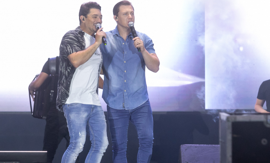 Pontal do Paraná, 21 de fevereiro de 2025 - Show de George Henrique e Rodrigo, no Centro de Eventos Marisol, dentro da programação do Verão Maior Paraná.