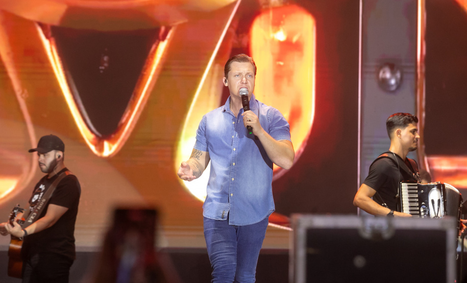 Pontal do Paraná, 21 de fevereiro de 2025 - Show de George Henrique e Rodrigo, no Centro de Eventos Marisol, dentro da programação do Verão Maior Paraná.