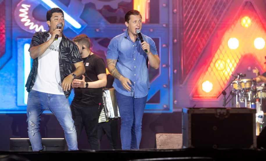 Pontal do Paraná, 21 de fevereiro de 2025 - Show de George Henrique e Rodrigo, no Centro de Eventos Marisol, dentro da programação do Verão Maior Paraná.