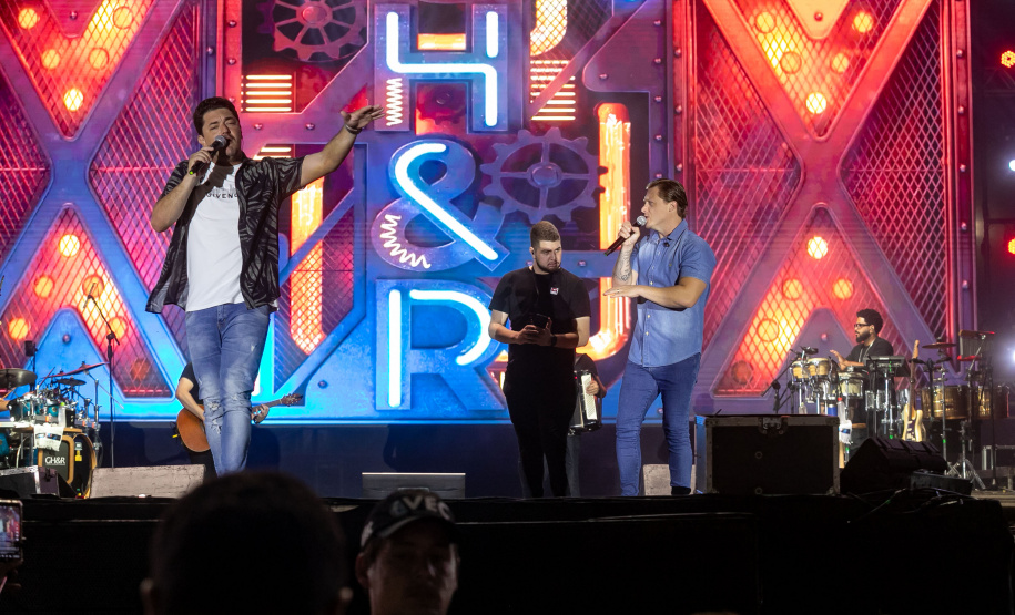 Pontal do Paraná, 21 de fevereiro de 2025 - Show de George Henrique e Rodrigo, no Centro de Eventos Marisol, dentro da programação do Verão Maior Paraná.