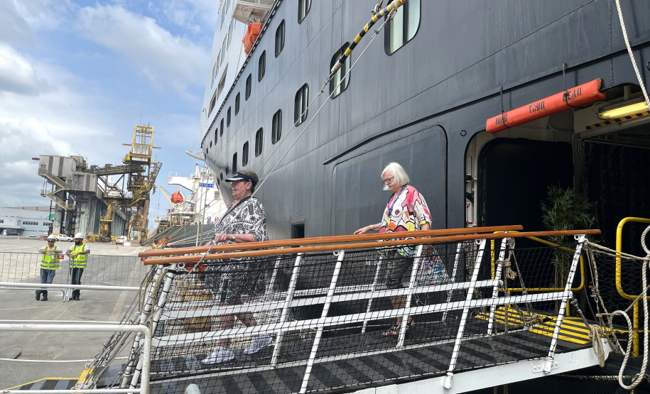 Navio de cruzeiro Vasco da Gama atraca no Porto de Paranaguá