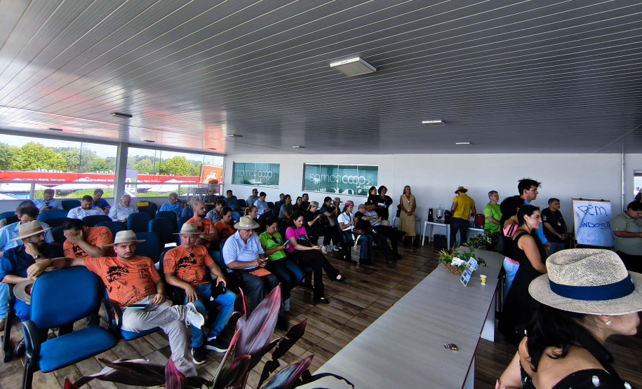 Jornadas Regiões Turísticas reuniu cerca de 100 pessoas no Show Rural, em Cascavel