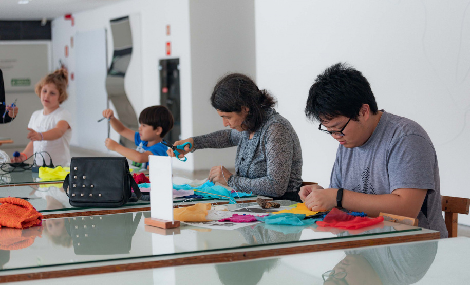 MON realiza oficina de escultura com o artista Elvo Benito Damo