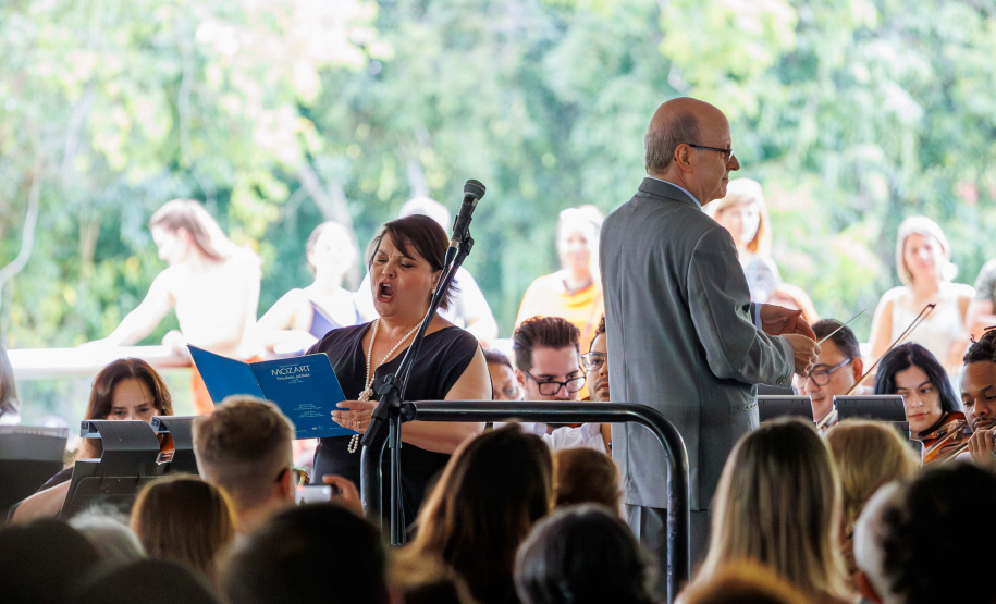 MON ficou lotado para celebrar a genialidade de Mozart com a Orquestra Sinfônica do Paraná, sob a regência do maestro Roberto Tibiriçá e a participação especial da soprano Marília Vargas.