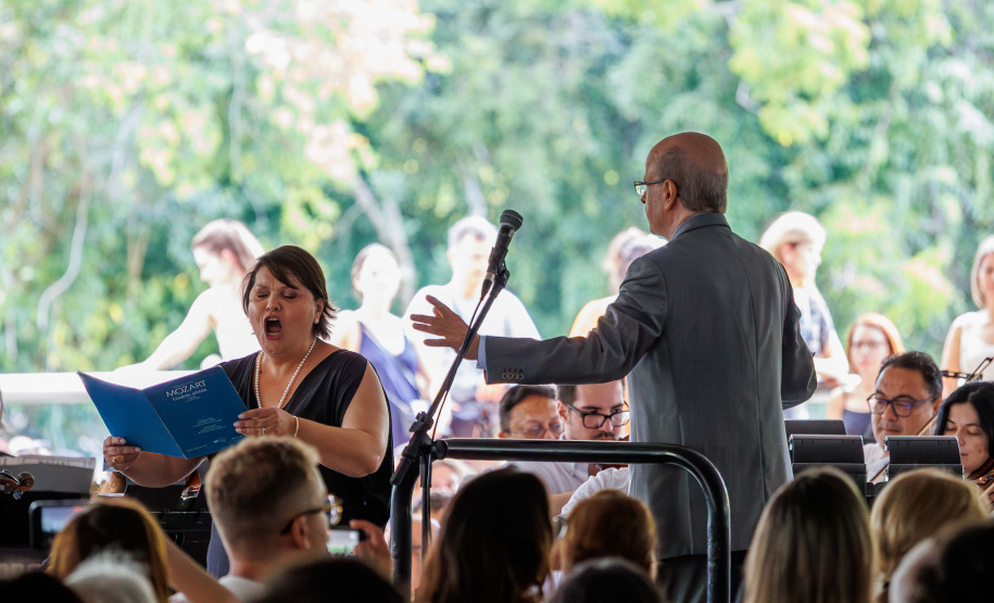 MON ficou lotado para celebrar a genialidade de Mozart com a Orquestra Sinfônica do Paraná, sob a regência do maestro Roberto Tibiriçá e a participação especial da soprano Marília Vargas.