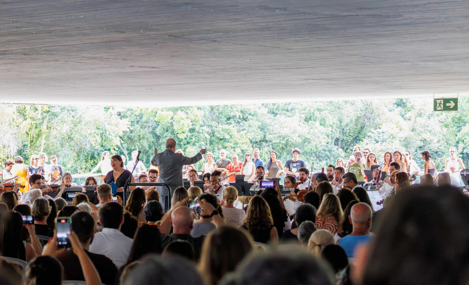 MON ficou lotado para celebrar a genialidade de Mozart com a Orquestra Sinfônica do Paraná, sob a regência do maestro Roberto Tibiriçá e a participação especial da soprano Marília Vargas.