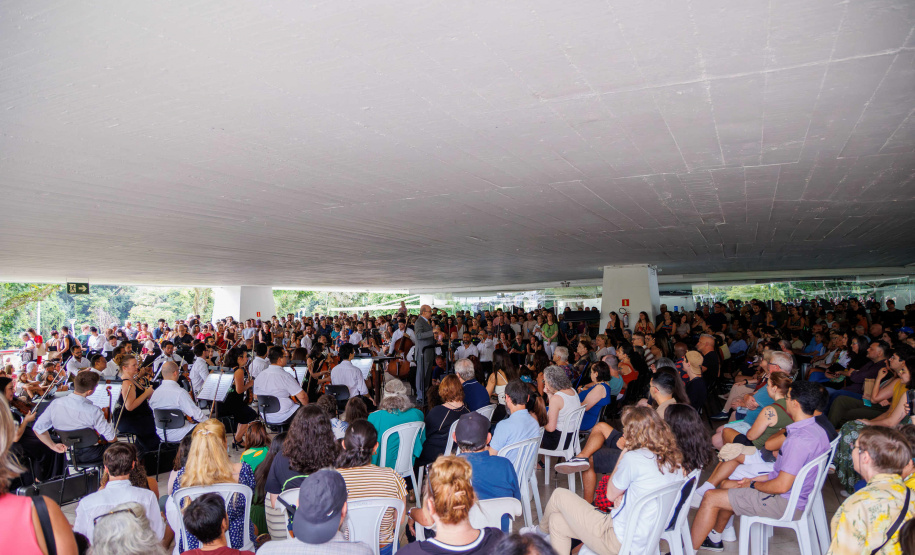 MON ficou lotado para celebrar a genialidade de Mozart com a Orquestra Sinfônica do Paraná, sob a regência do maestro Roberto Tibiriçá e a participação especial da soprano Marília Vargas.