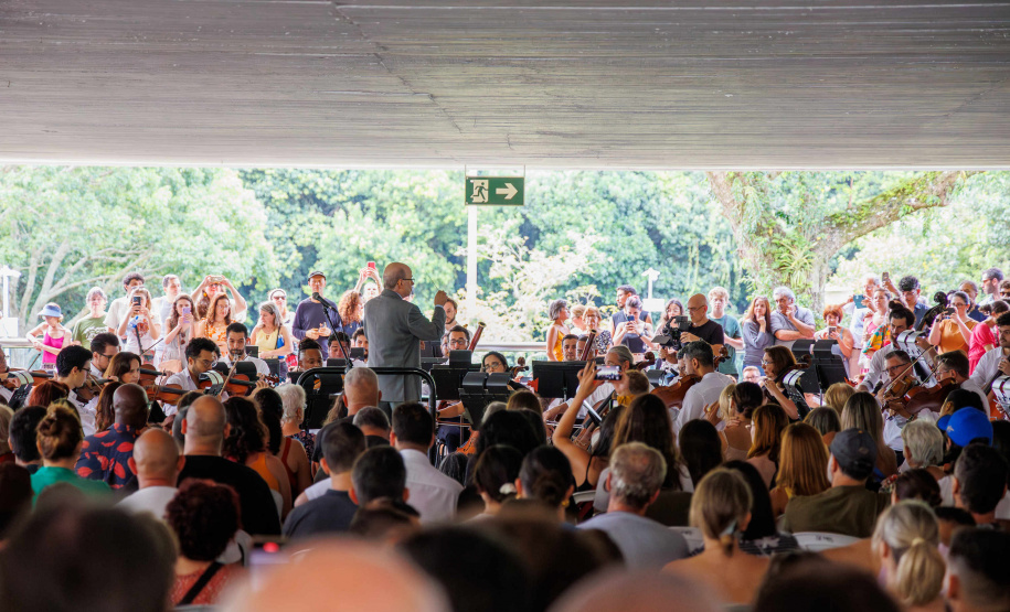 MON ficou lotado para celebrar a genialidade de Mozart com a Orquestra Sinfônica do Paraná, sob a regência do maestro Roberto Tibiriçá e a participação especial da soprano Marília Vargas.