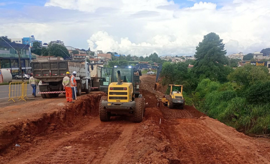 Aviso interdição rua em Telêmaco Borba