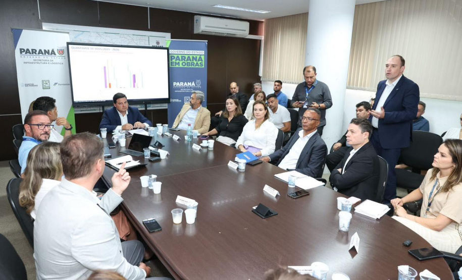 Reunião aeroporto de Ponta Grossa